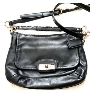 Authentic Coach medium size leather shoulder bag